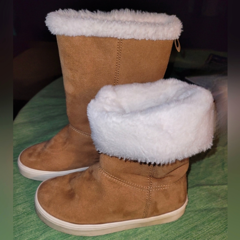 Old Navy girls sz. 13 boots, tan boots girls 13, fur lined girls nubuck boots 13